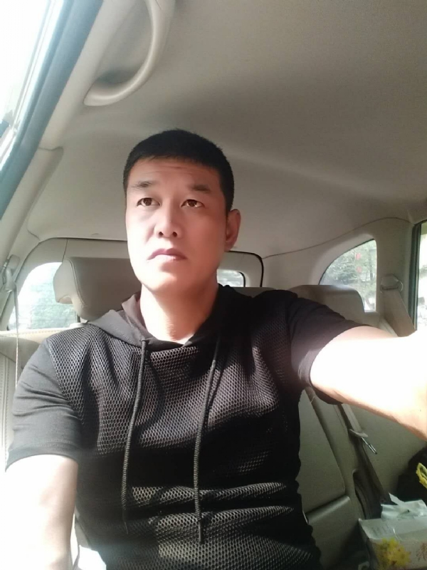 深爱的疯子的第一张照片--佛山相亲服务中心