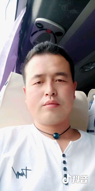 瞬间被爱上的第一张照片--佛山相亲服务中心