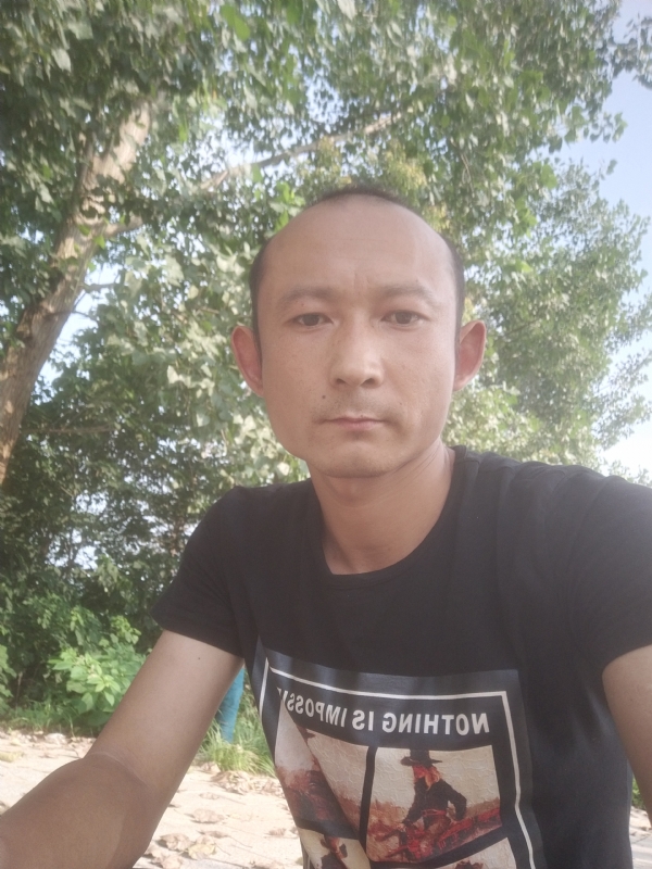80大叔的第一张照片--佛山相亲服务中心