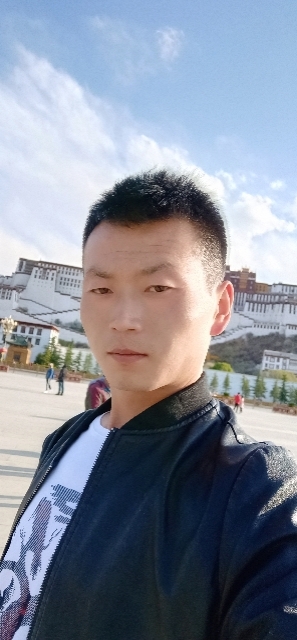 阳光下的小草的第一张照片--佛山相亲服务中心