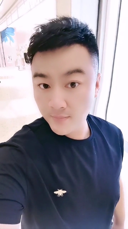 微风徐徐的第一张照片--佛山相亲服务中心