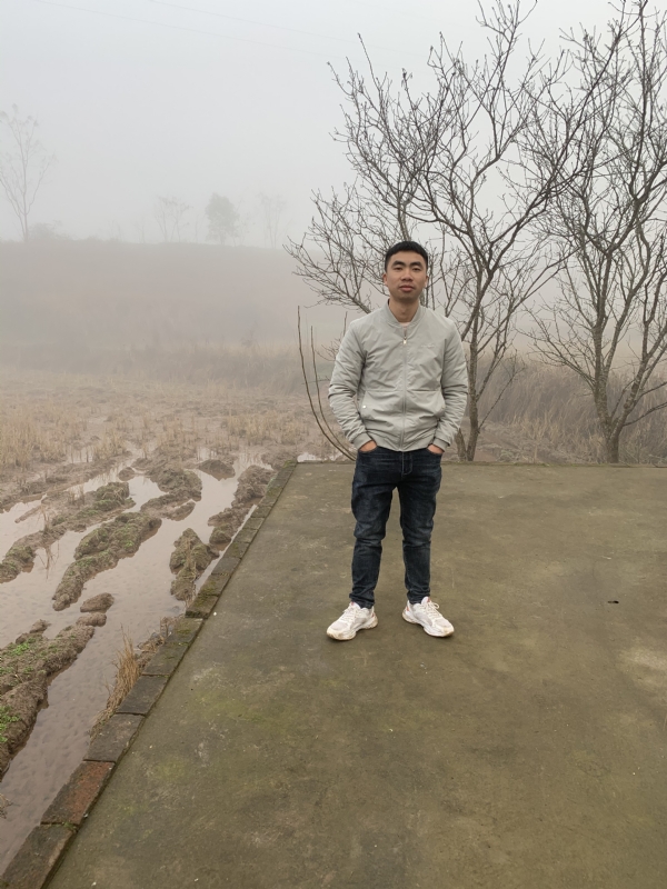 迷路的小猪的第一张照片--佛山相亲服务中心