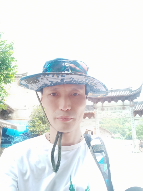 童群海的第一张照片--佛山相亲服务中心