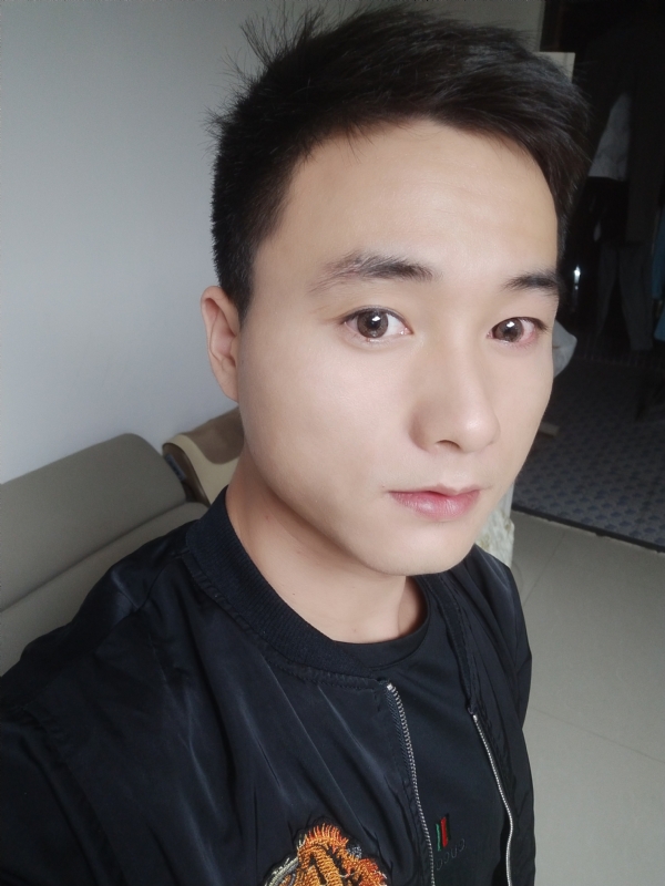 何凡的第三张照片--佛山相亲服务中心